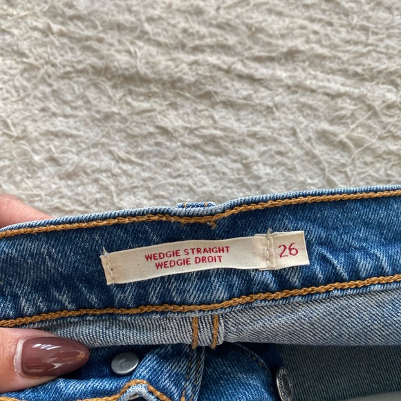 Levi’s Wedgie Straight - Picture 2 of 3